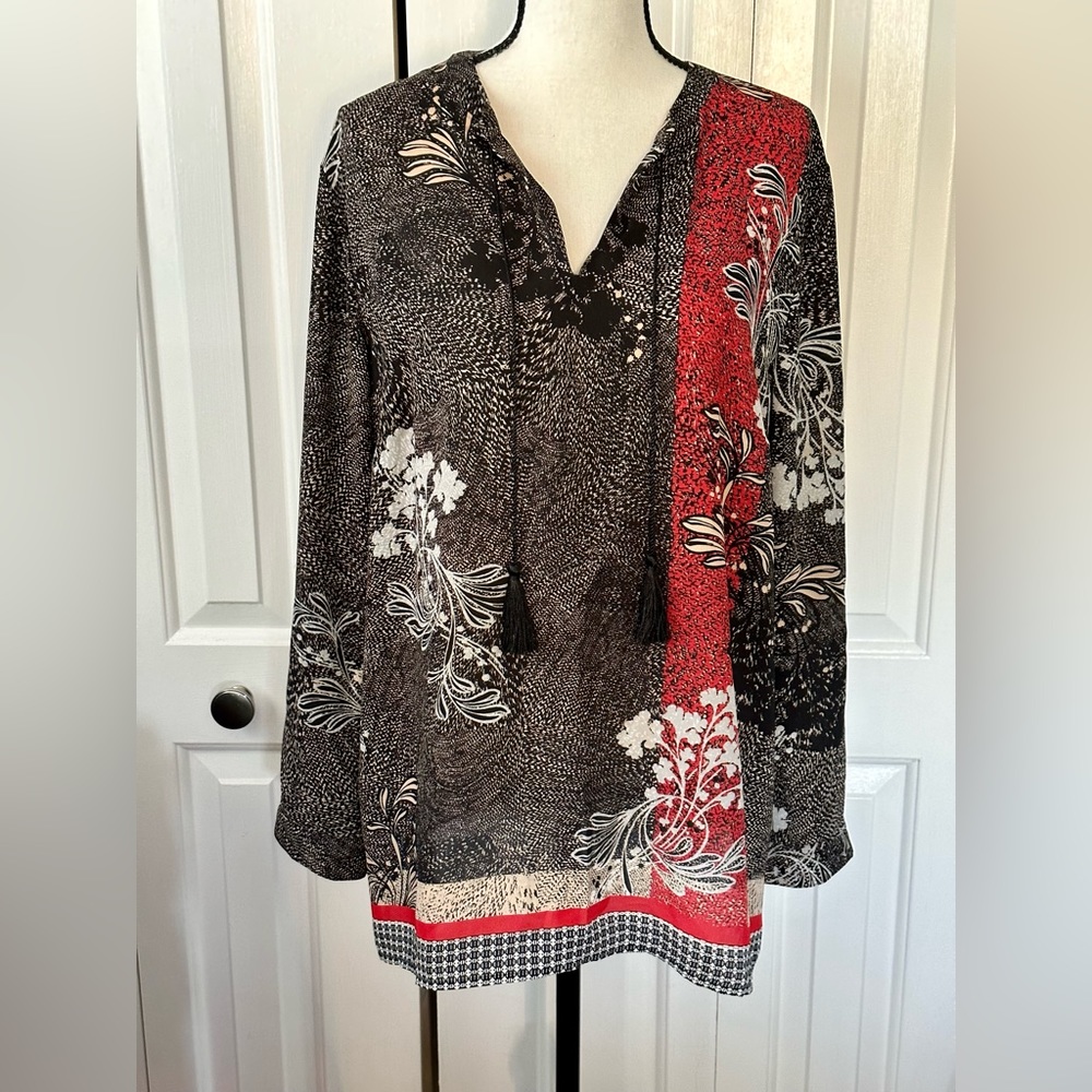 DESIGNED BY CHICO’S!!! Fabulous Condition LongSleeve Top With Patchwork Design